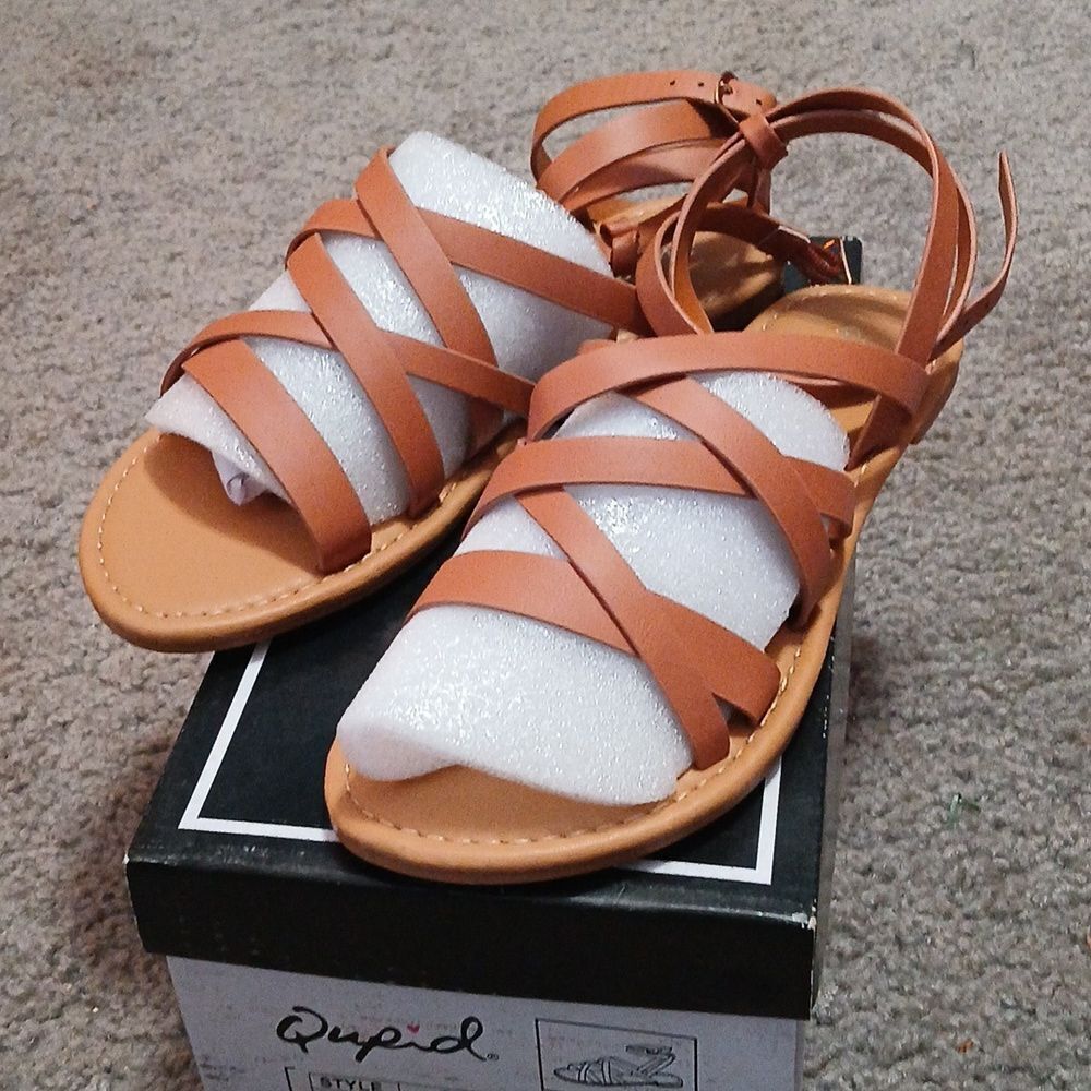 Qupid Athena camel strappy sandals  Sz 6.5  NIB